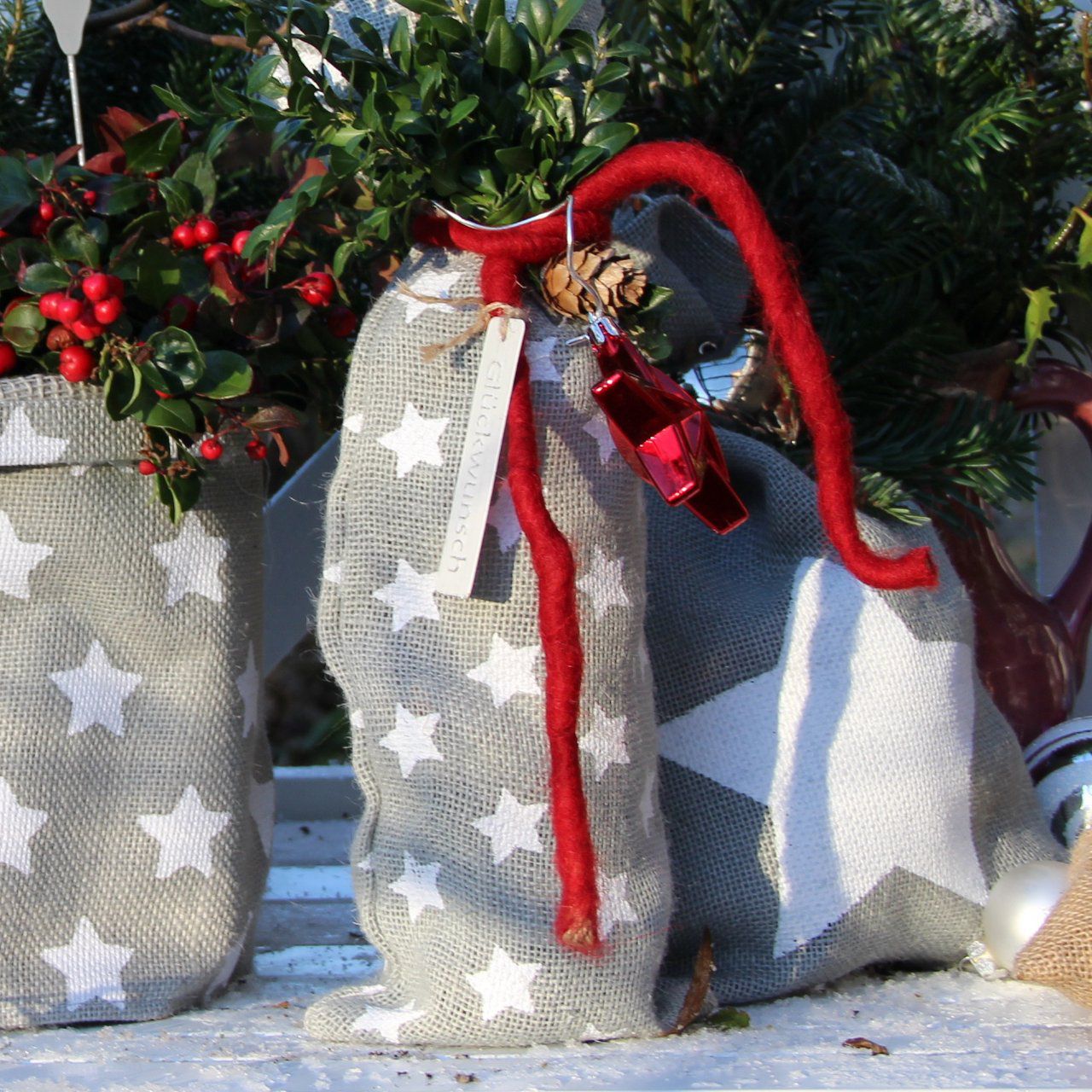 V29303_Geschenk-Jutesaeckchen_Sternchen_grau-weiss_1_1280x1280.jpg